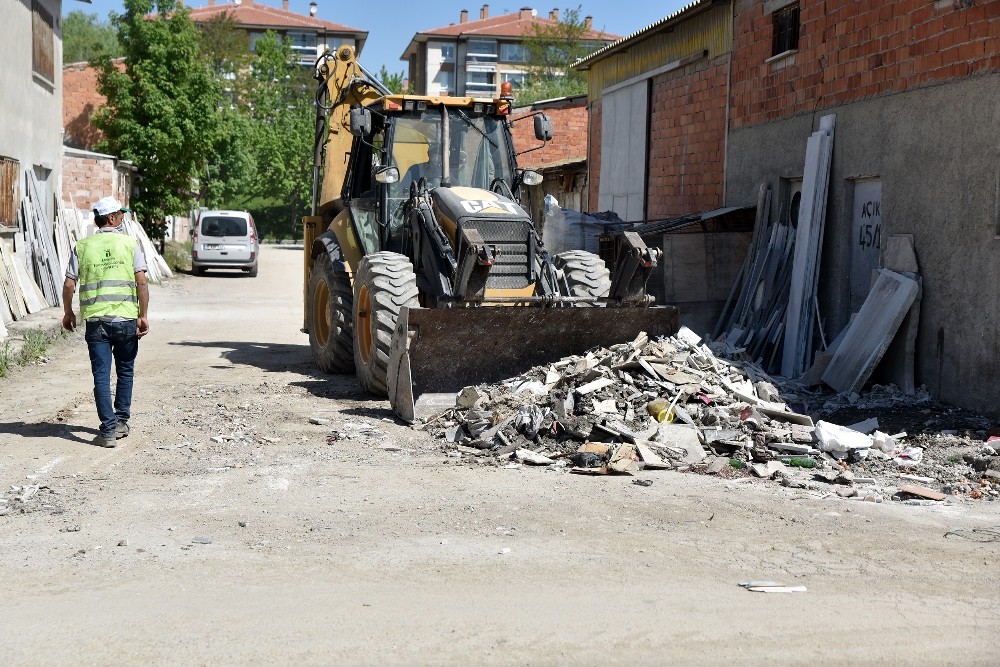 Baksan’da atık temizleme çalışması 