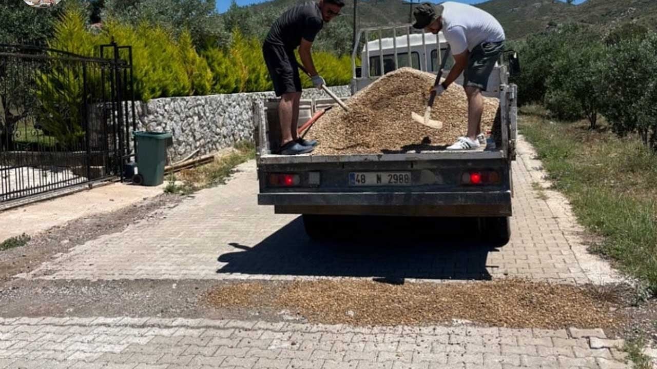 Baktılar CHP'li Marmaris Belediyesi, bozuk yolları tamir etm