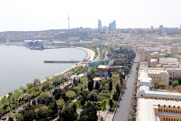 Bakü sokakları piste dönüştürüldü