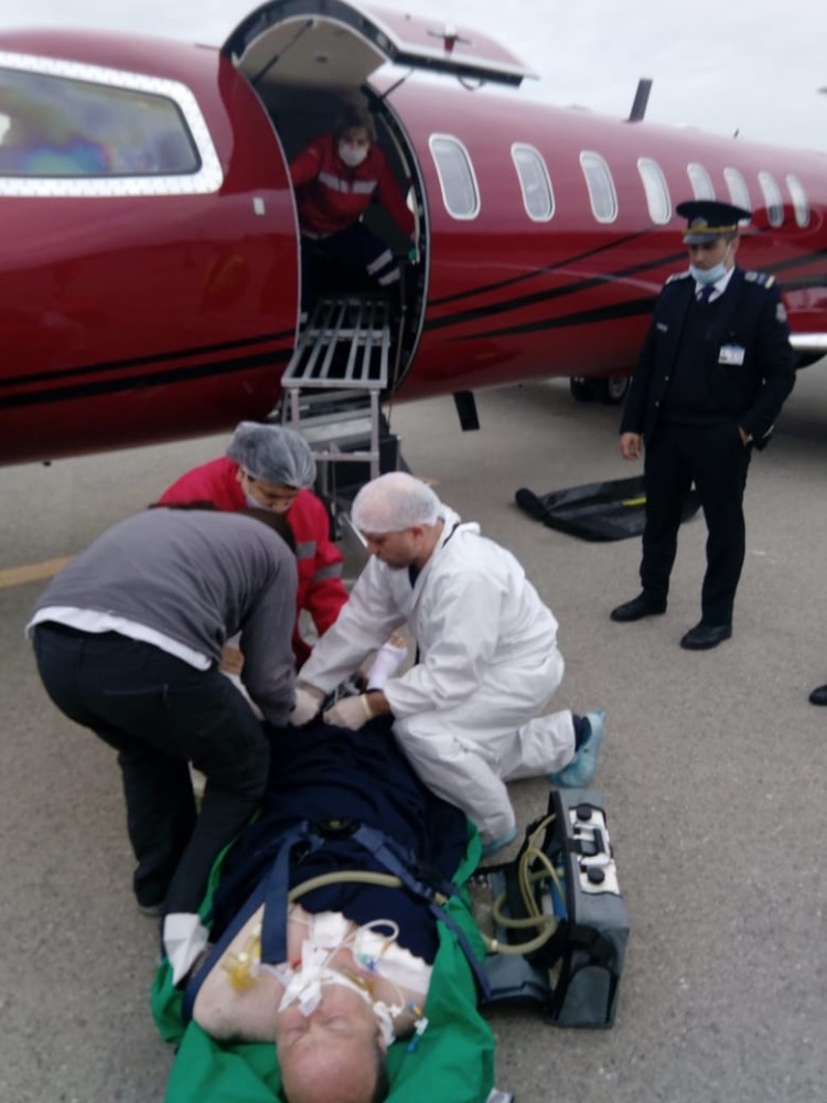 Bakü’de kalp krizi geçiren Rizeli tır şoförü ambulans uçakla Trabzon’a getirilerek tedavi altına alındı 