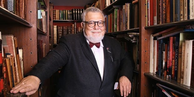 'Bal gibi dışkı yerim' diyen Celal Şengör, Yıldırım Bayezid'e dil uzattı