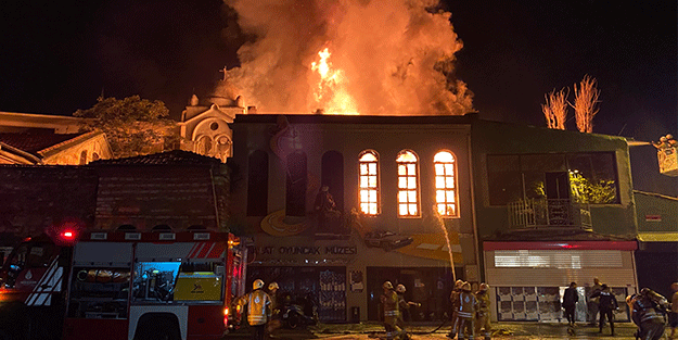 Balat Oyuncak Müzesi cayır cayır yandı