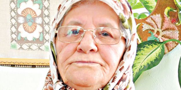 Balbay anasının başörtüsüne saldırdı