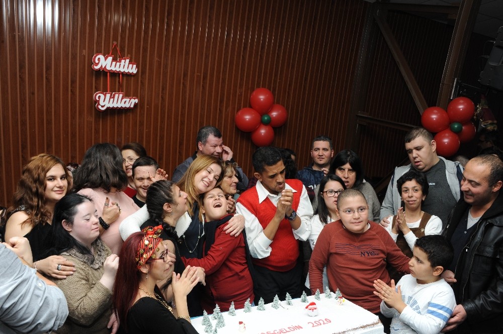 Balçova’da engelli vatandaşların yeni yıl kutlaması 