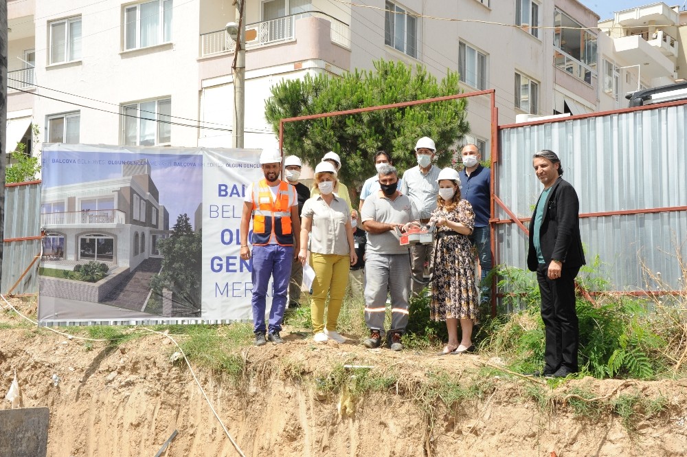 Balçova’da ikinci baharını yaşayanlara yeni merkez 