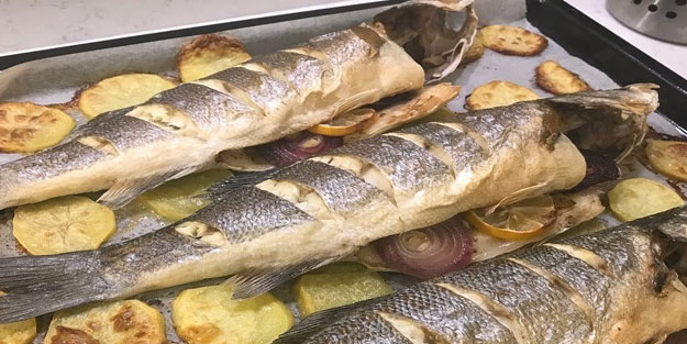 Balık Lezzetli ama kılçığı bazen sorun oluyor! Boğaza kaçan balık kılçığı nasıl çıkar?