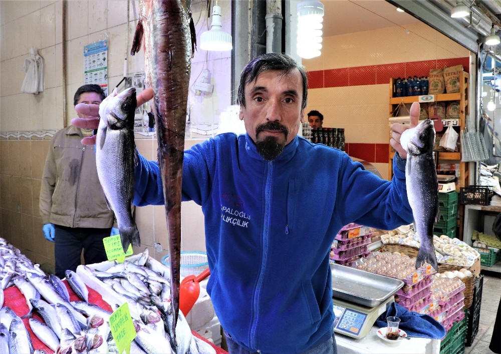 Balık tezgahlarında her şey 10 lira 
