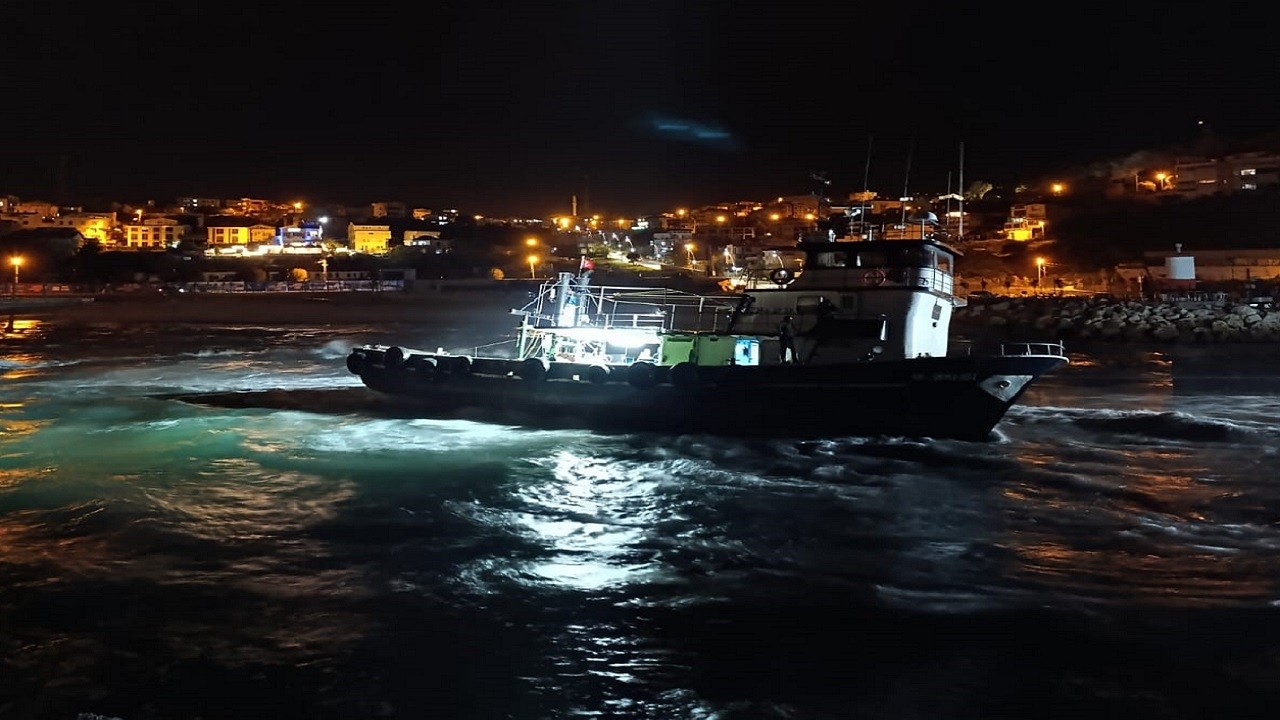 Balıkçı teknesi karaya oturdu