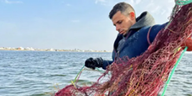 Balıkçılar büyük bir sürprizle karşılaştı! Ağa öyle bir şey takıldı ki...