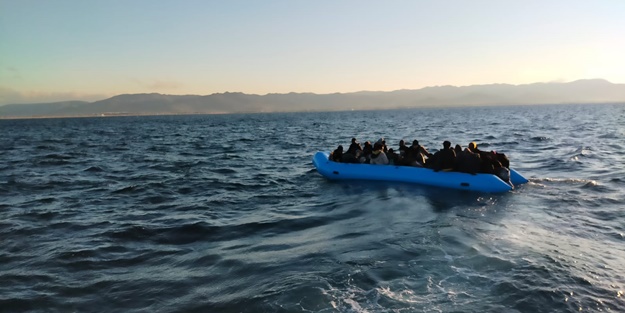 Balıkesir açıklarında 33 düzensiz göçmen yakalandı