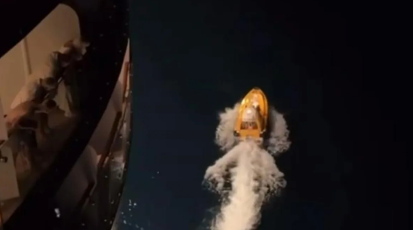 Balıkesir açıklarında yolcu gemisinden düşen kişi kayboldu