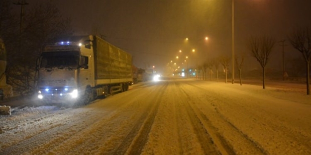 Balıkesir-Bursa yolu ulaşıma kapandı