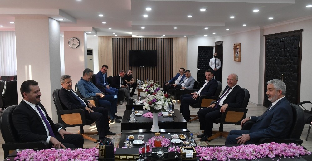 Balıkesir Büyükşehir Belediye Başkanı Yılmaz’dan, Isparta Belediye Başkanı Başdeğirmen’e ziyaret 