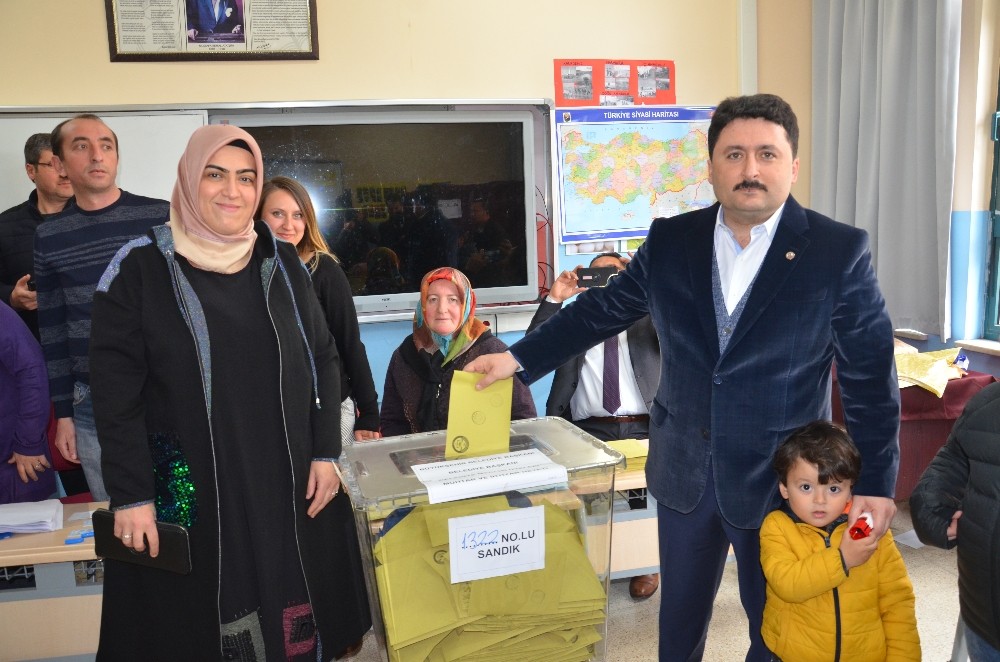 Balıkesir Büyükşehir ve ilçe belediye başkanları oylarını kullandı 