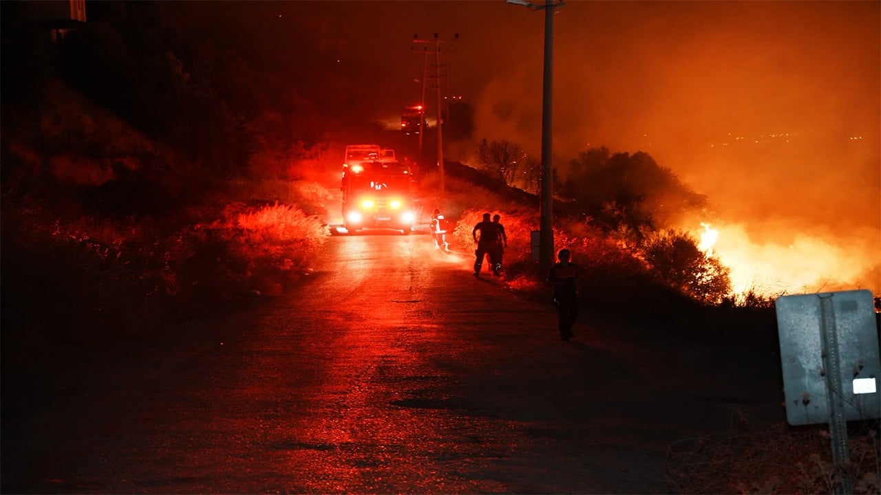 Balıkesir Gömeç'teki yangın 2'nci gününde Hem yangınla hem rüzgarla mücadele