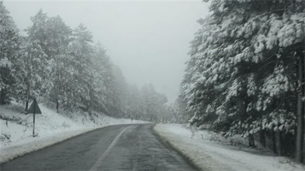 Balıkesir güne karla uyandı