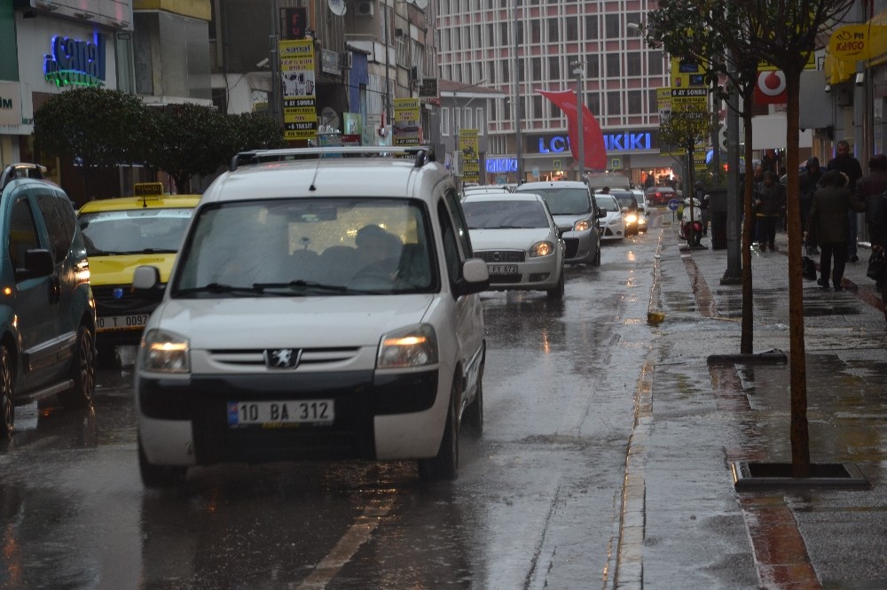 Balıkesir ve bölgede gök gürültülü sağanak yağış bekleniyor 