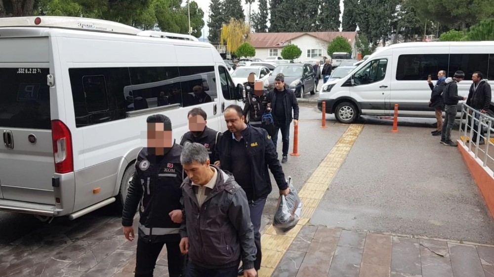 Balıkesir’de 13 FETÖ şüphelisine operasyon 