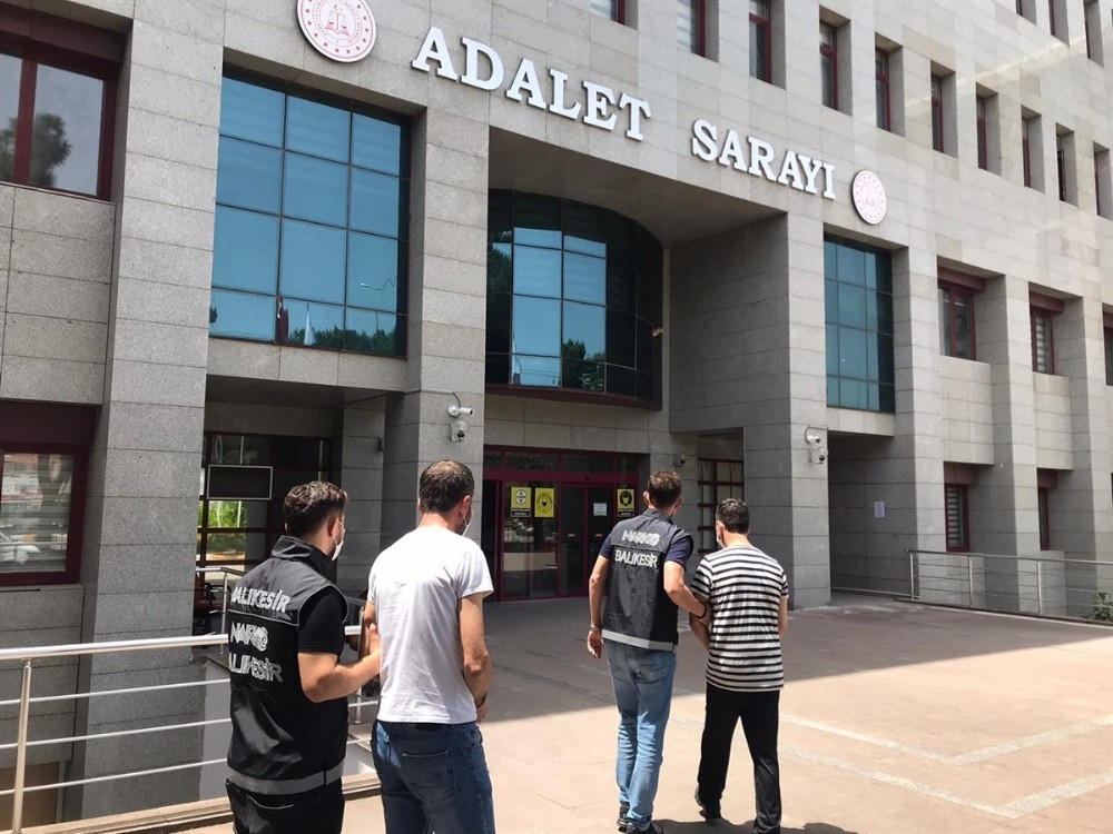 Balıkesir’de 2 uyuşturucu taciri tutuklandı 