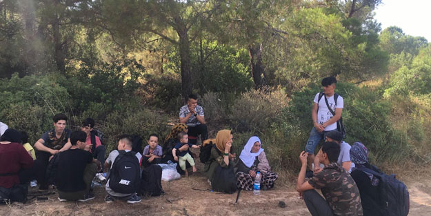 Balıkesir'de 35 düzensiz göçmen yakalandı