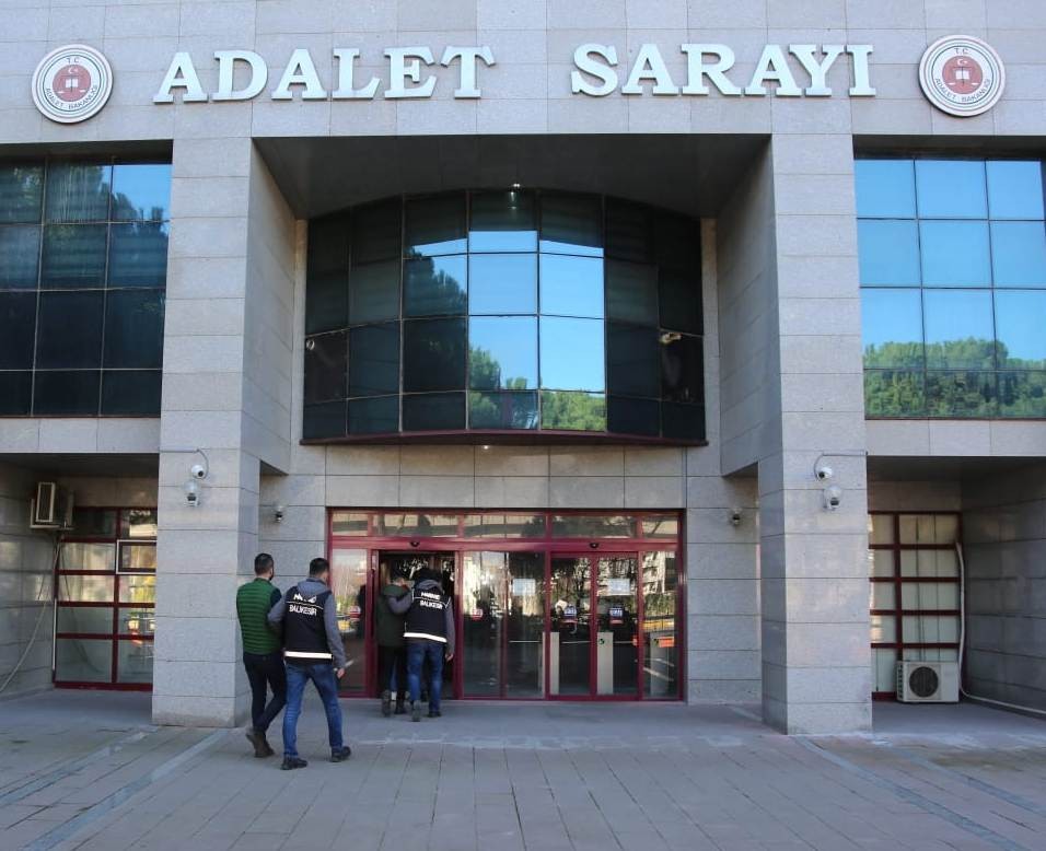 Balıkesir’de 4 uyuşturucu taciri tutuklandı 