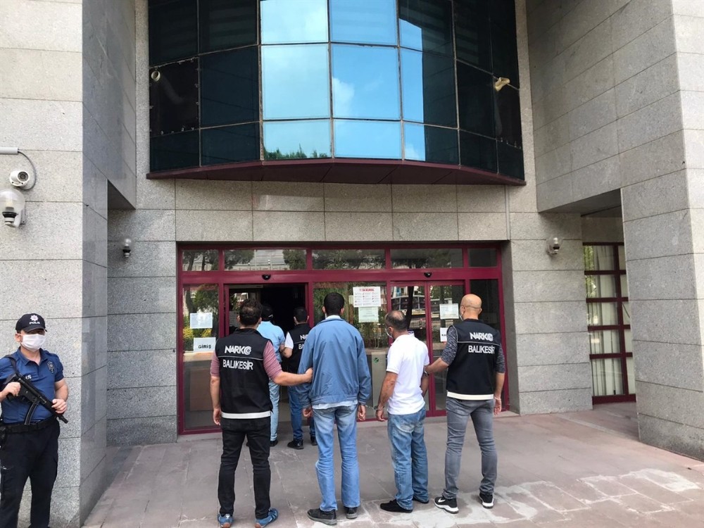 Balıkesir’de 4 uyuşturucu tacirini yakaladı 