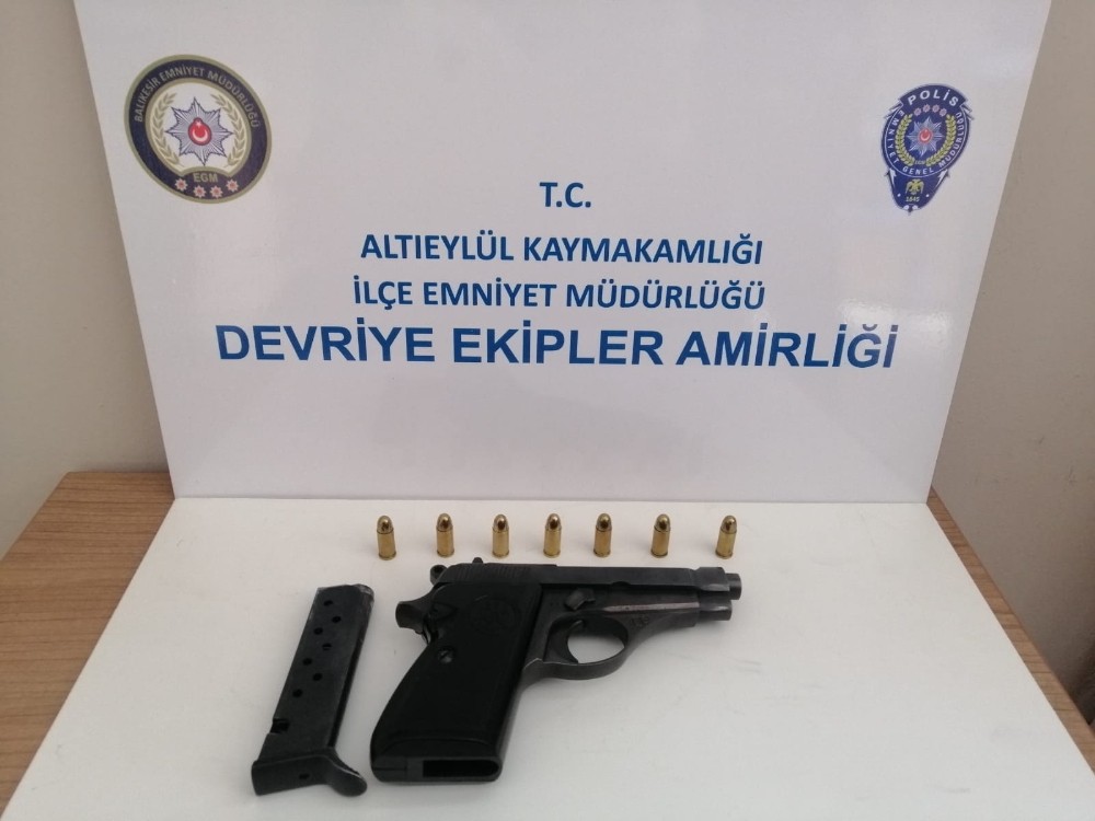 Balıkesir’de 5 silah ele geçirildi 