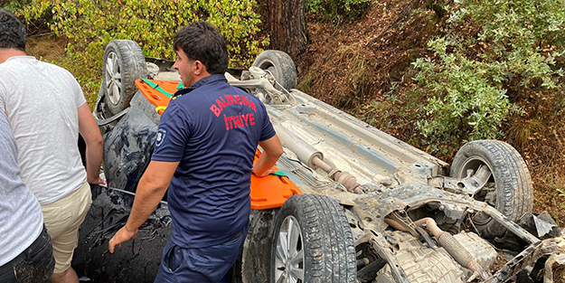 Balıkesir'de araç uçuruma uçtu: 5 yaralı