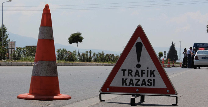 Balıkesir’de başhekimin kullandığı araç bariyerlere çarptı