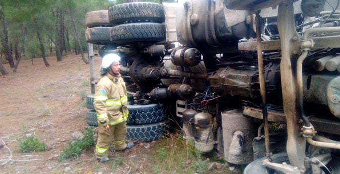 Balıkesir’de beton mikseri takla attı: 1 yaralı