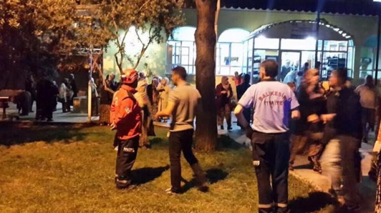Balıkesir'de cemaat teravih namazında zehirlendi!