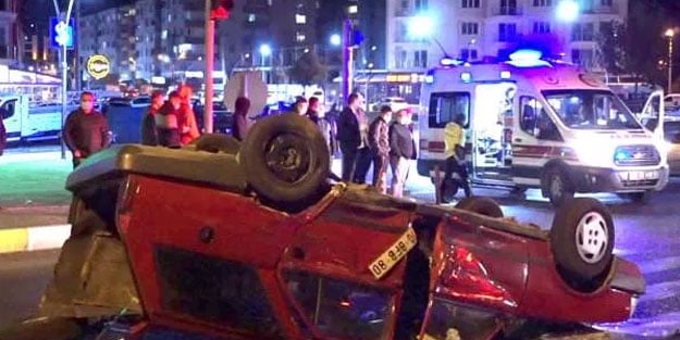 Balıkesir’de feci kaza: 3 yaralı