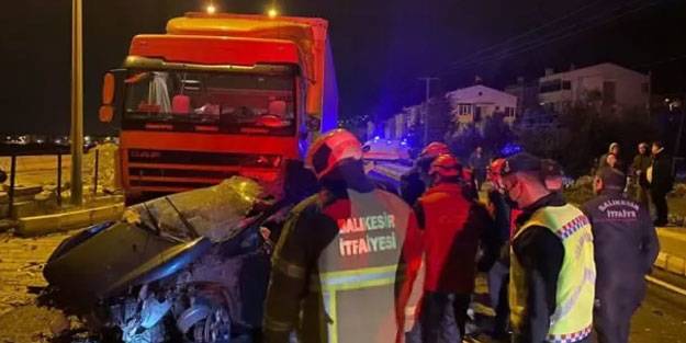 Balıkesir'de feci kaza