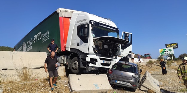 Balıkesir'de feci kaza! Lastiği patlayan TIR sahile uçtu