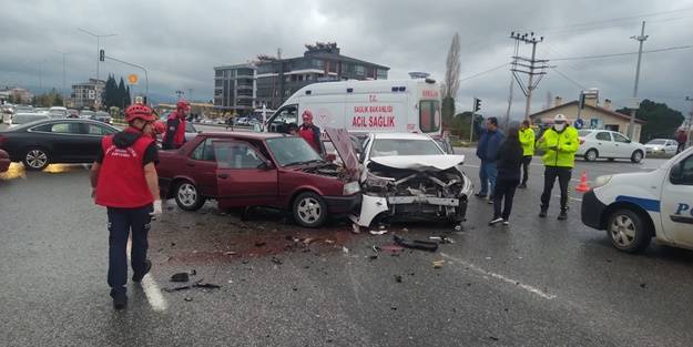 Balıkesir'de feci kaza: Yaralılar var