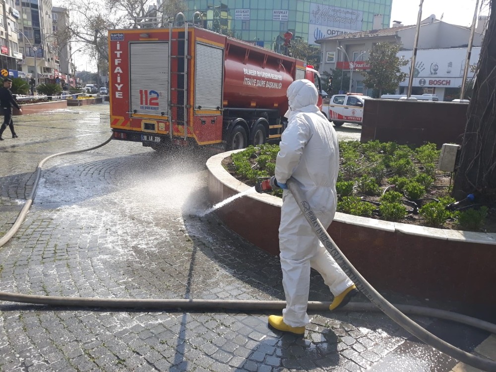 Balıkesir’de itfaiye ekipleri virüsle amansız mücadelesini sürdürüyor 