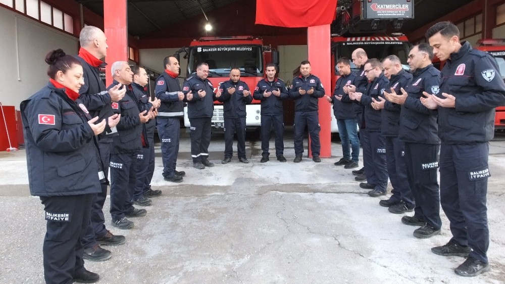 Balıkesir’de itfaiyeciler güne dua ile başlıyor 
