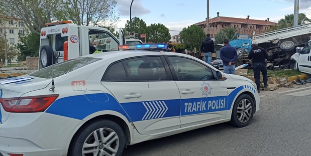 Balıkesir’de kaza: Bir polis memuru ağır yaralandı