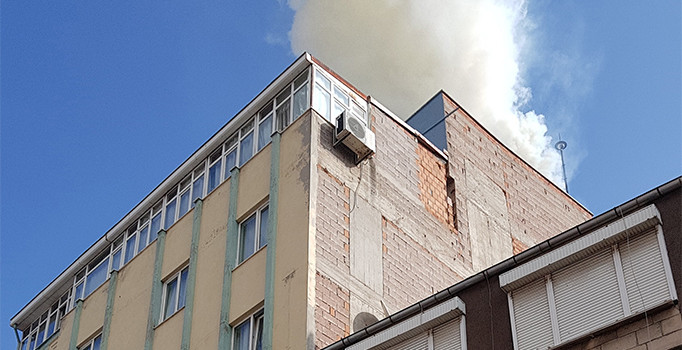Balıkesir'de kız yurdunda yangın paniği