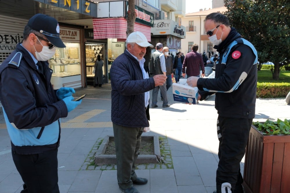 Balıkesir’de maskesiz sokağa çıkmak yasaklandı 
