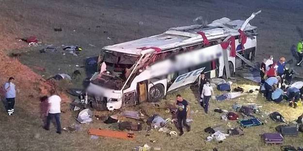 Korkunç kazada hayatını kaybeden vatandaşların kimlikleri belli oldu