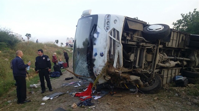 Balıkesir'de midibüs devrildi: Çok sayıda yaralı var