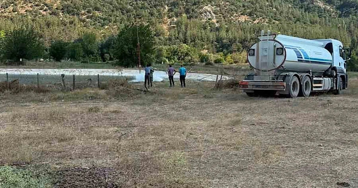 Balıkesir'de Nergis Çayı göleti yangın helikopterlerinin su ikmal noktası oldu