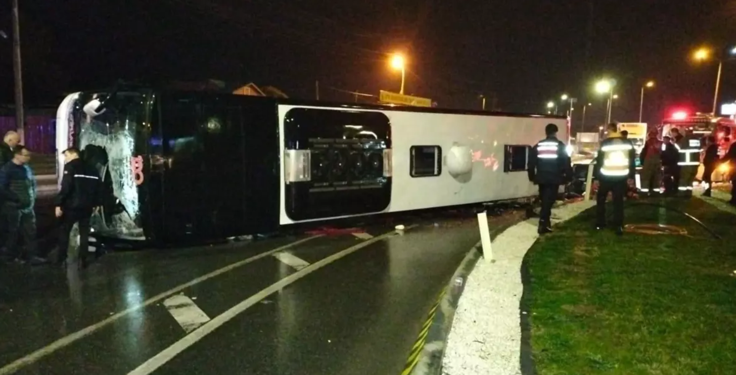 Balıkesir'de otobüs devrildi: Ölü ve çok sayıda yaralı var