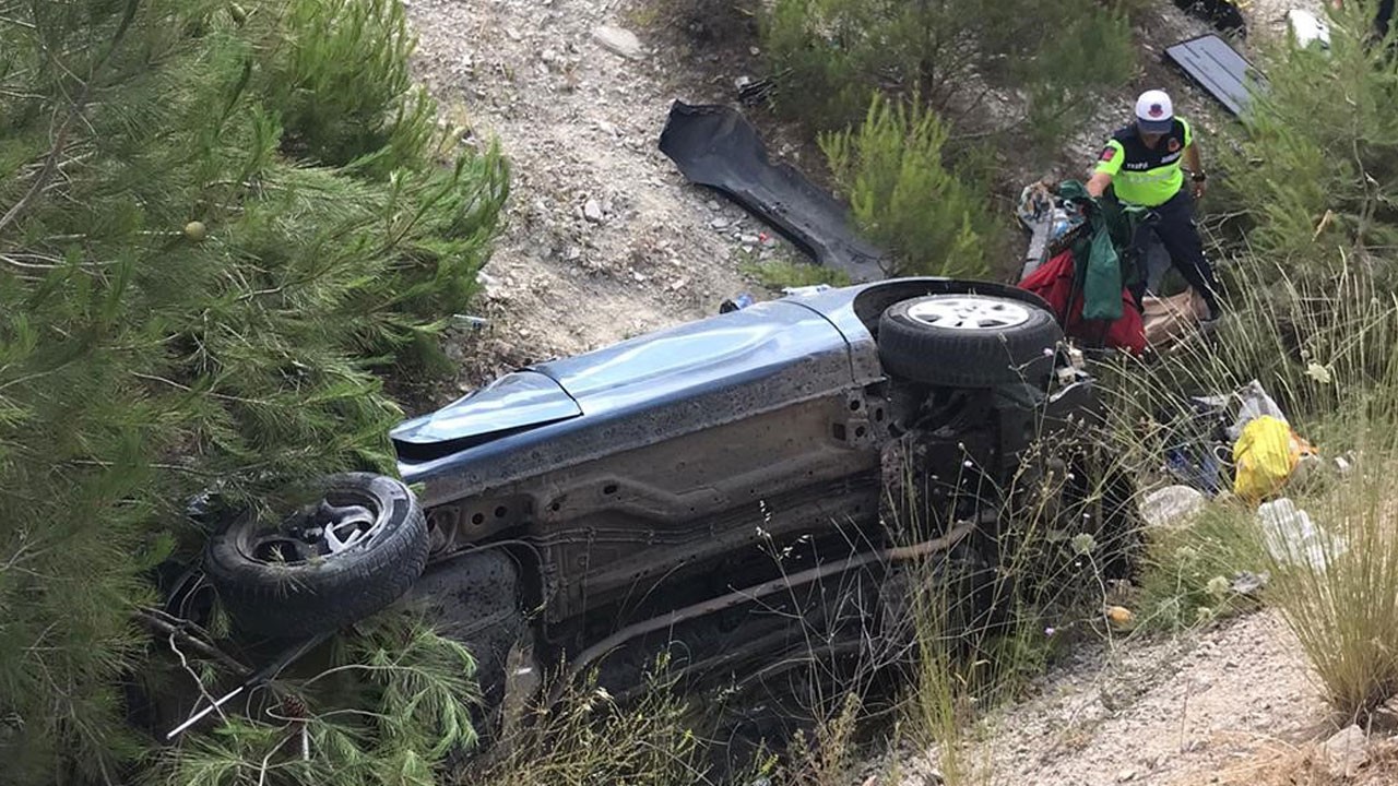 Balıkesir’de otomobil şarampole uçtu!