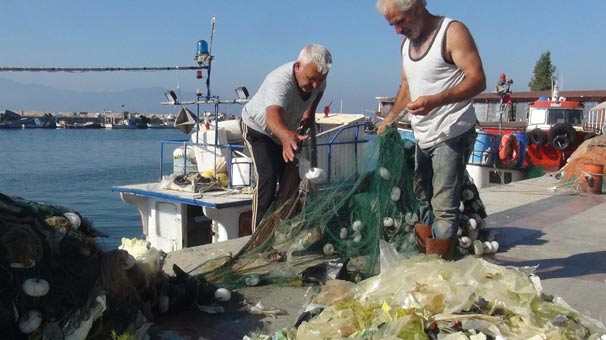 Balıkesir'de palamut için ağ attı, naylon çekti
