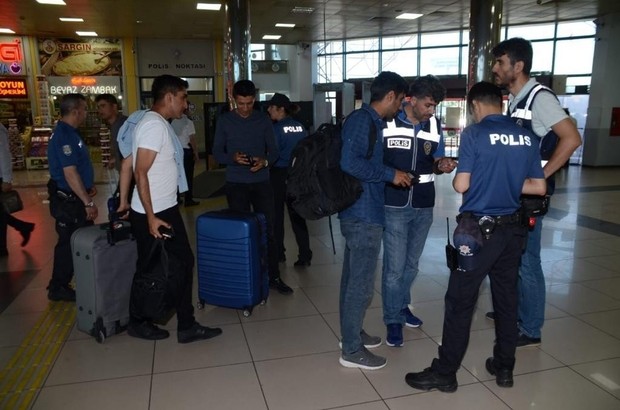 Balıkesir’de polis 16 aranan şahsı yakaladı 