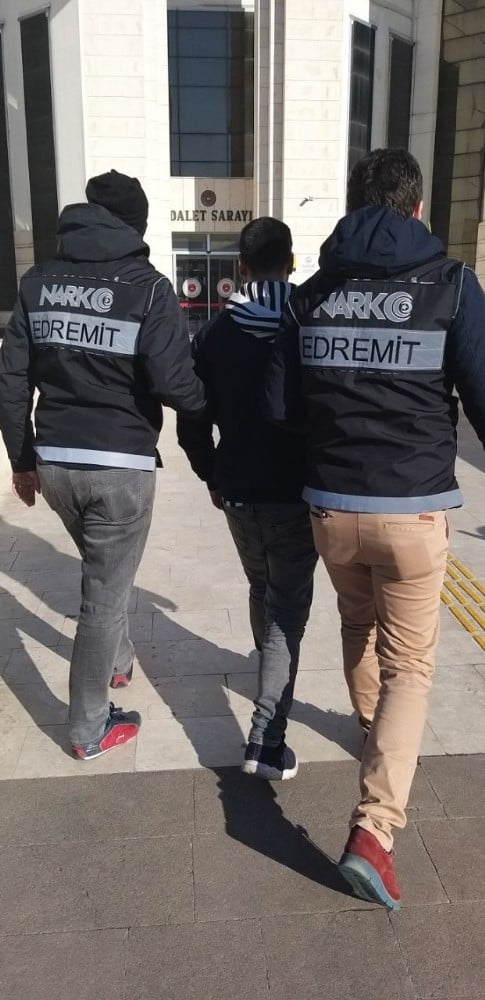 Balıkesir’de polis 19 aranan şahsı yakaladı 