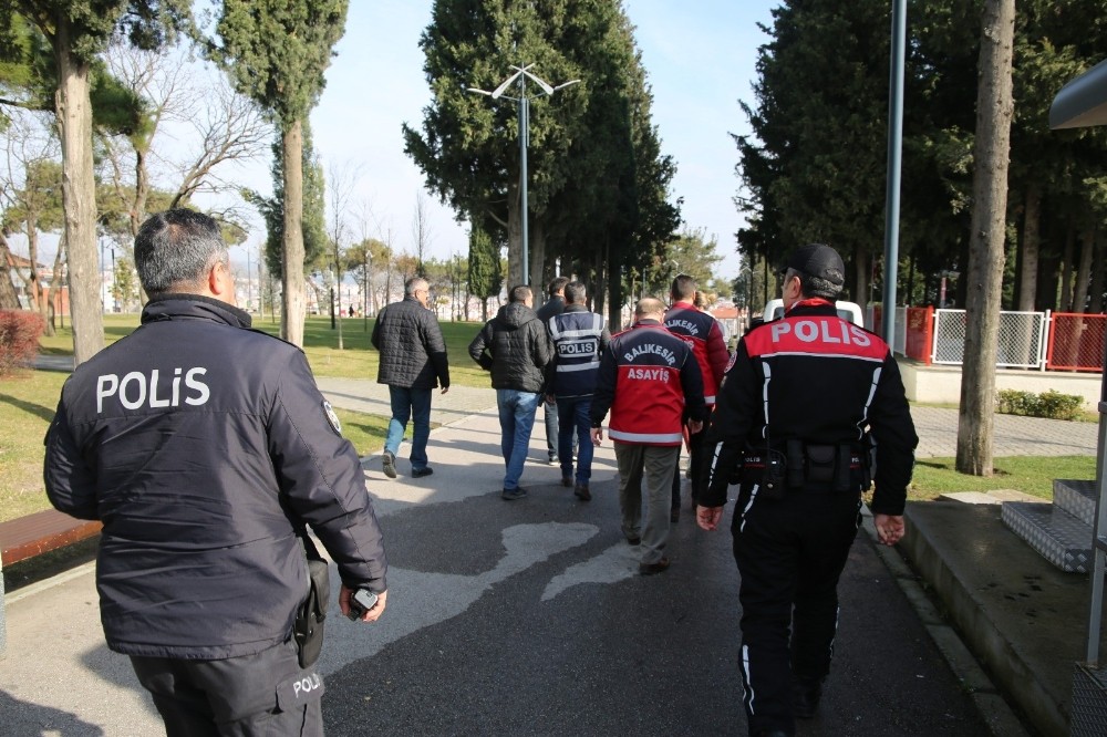 Balıkesir’de polis 20 aranan şahsı yakaladı 
