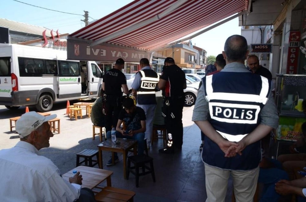 Balıkesir’de polis aranan 37 kişiyi yakaladı 